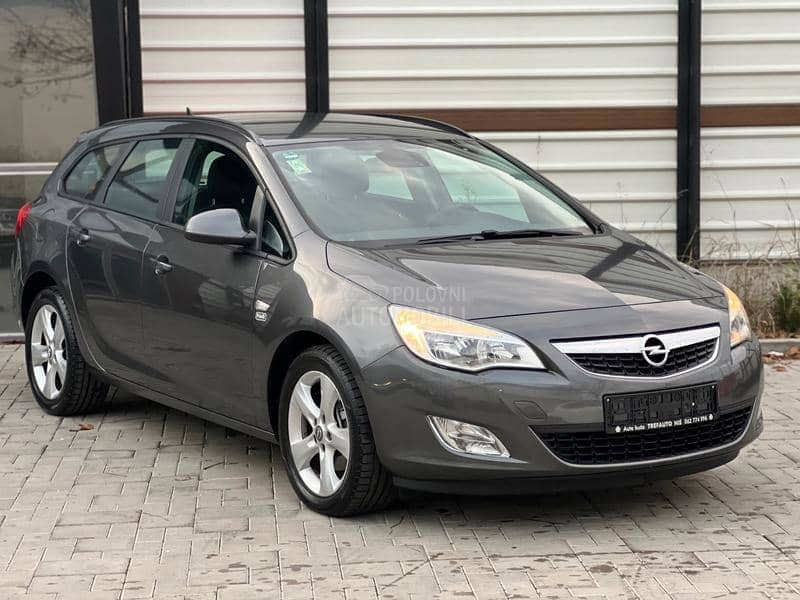 Opel Astra J 1.7CDTI/DESIGN/NAV/