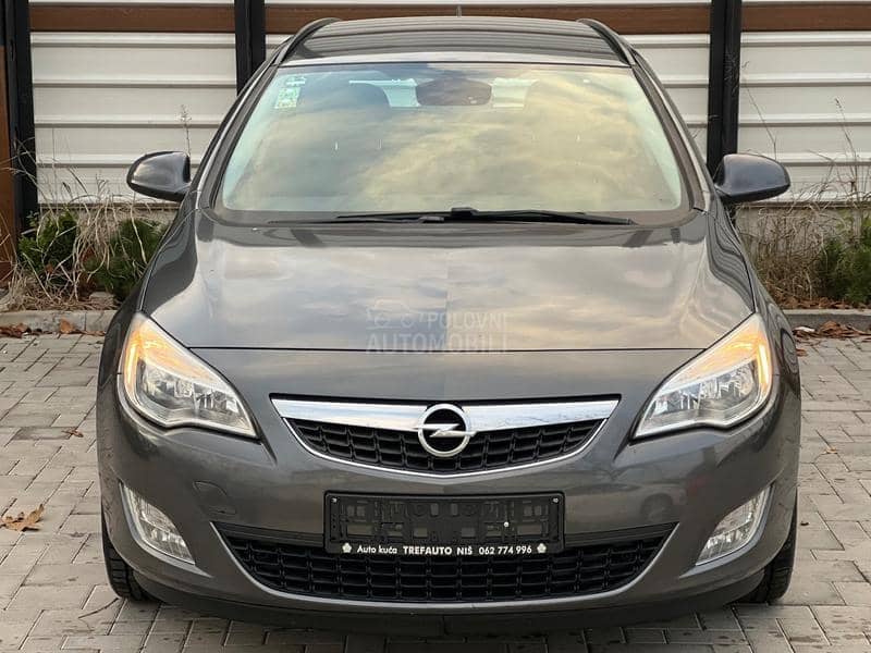 Opel Astra J 1.7CDTI/DESIGN/NAV/