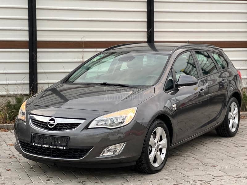 Opel Astra J 1.7CDTI/DESIGN/NAV/