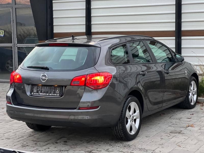 Opel Astra J 1.7CDTI/DESIGN/NAV/