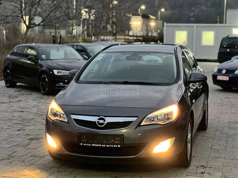 Opel Astra J 1.7CDTI/DESIGN/NAV/