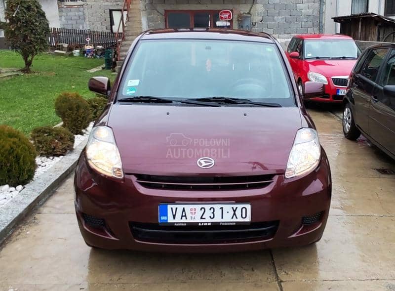 Daihatsu Sirion 1.0 V L A S N I K