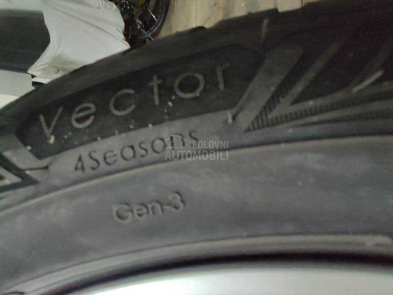 Goodyear 225/50 R17 Zimska