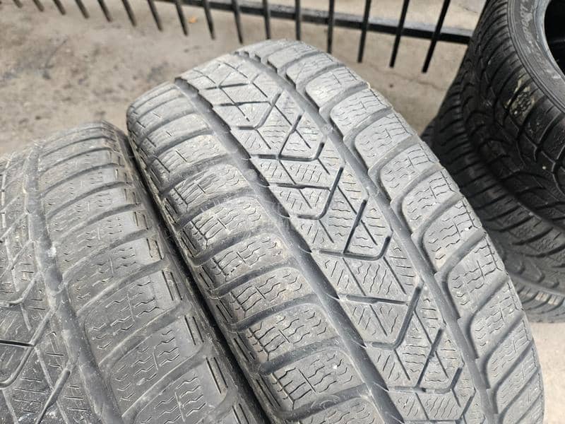 Pirelli 205/40 R17 Zimska