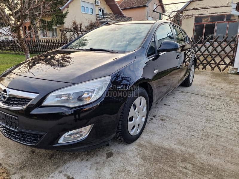 Opel Astra J 1.6 16v ENJOY