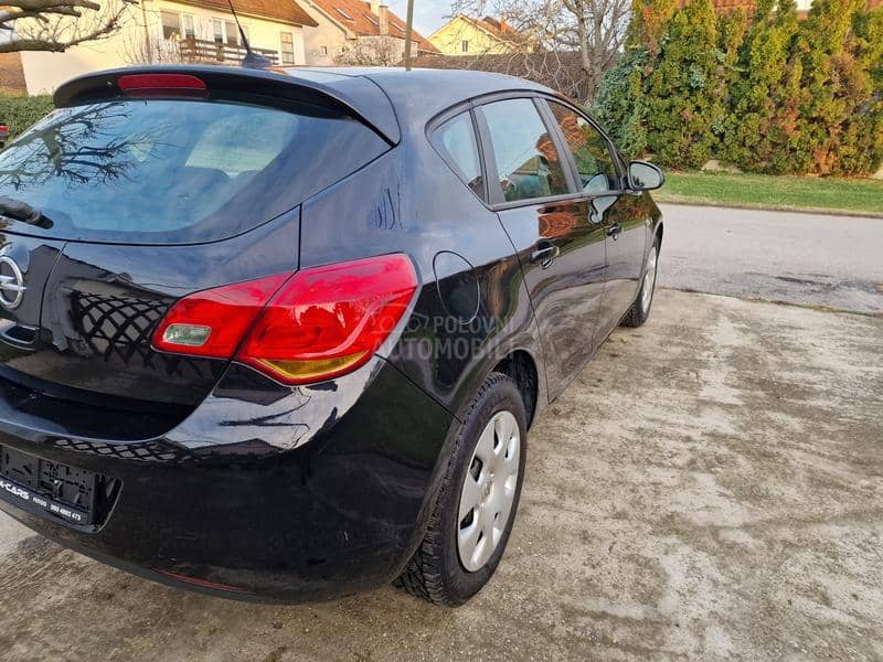 Opel Astra J 1.6 16v ENJOY