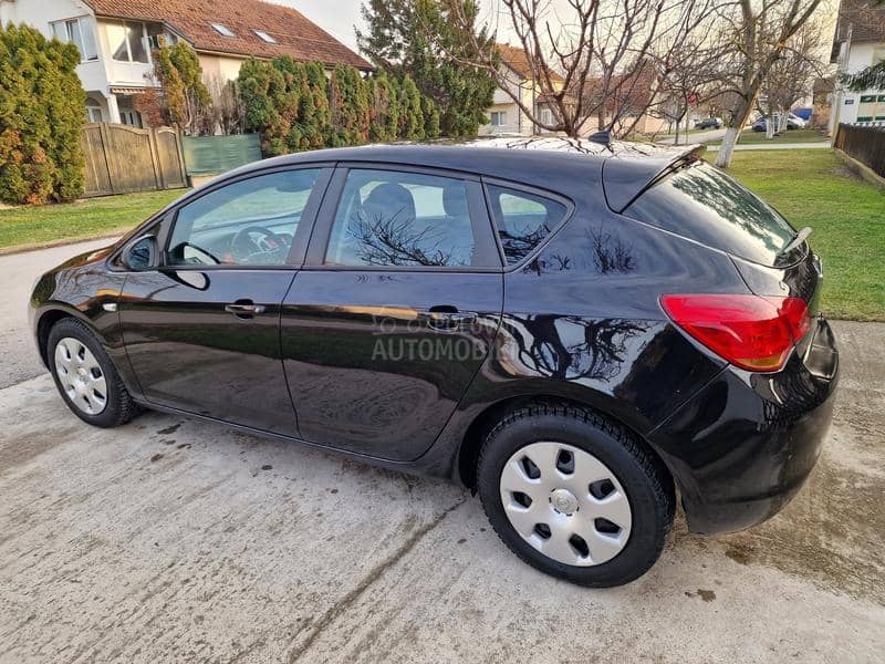 Opel Astra J 1.6 16v ENJOY