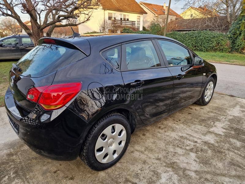 Opel Astra J 1.6 16v ENJOY