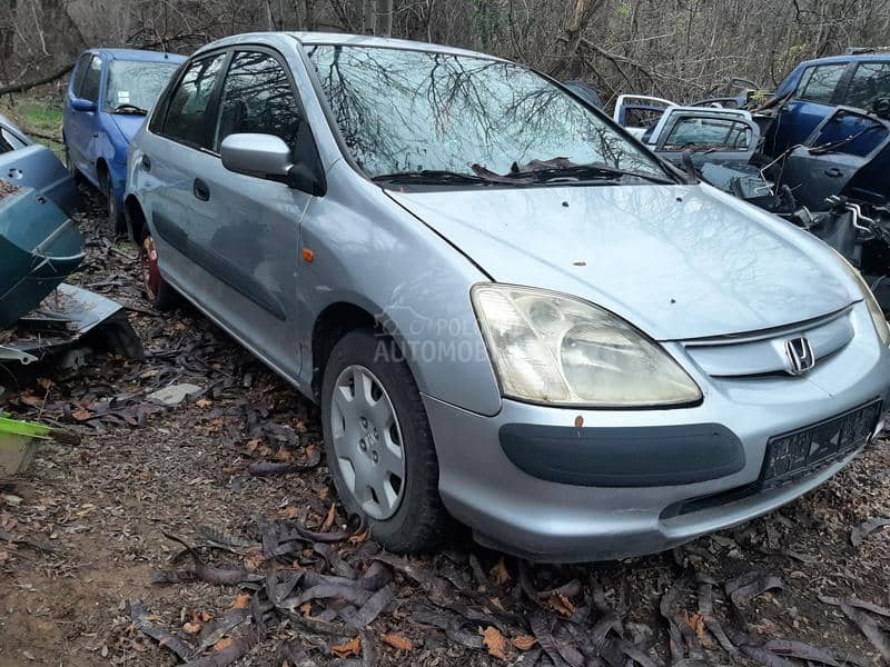 Honda Civic 2004. god. -  kompletan auto u delovima