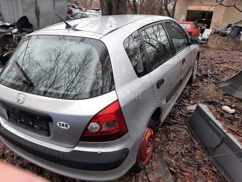 Honda Civic 2004. god. -  kompletan auto u delovima