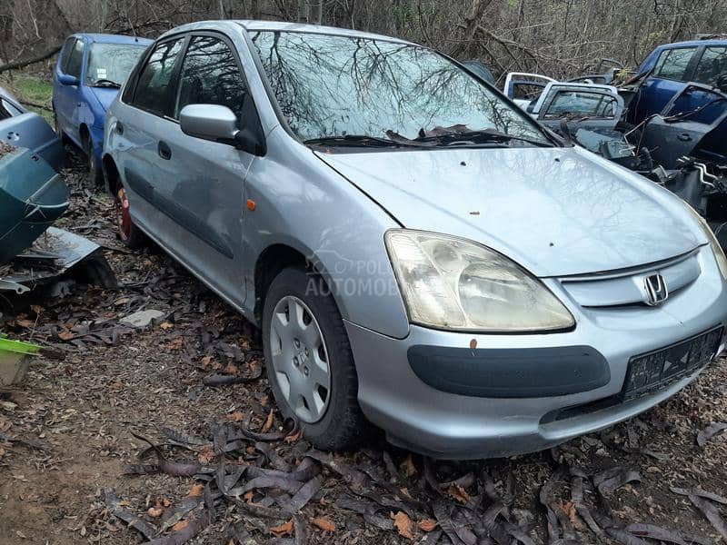 Honda Civic 2004. god. -  kompletan auto u delovima