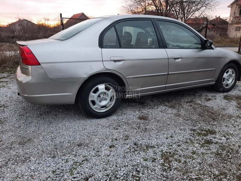 Honda Civic hibrid 2004. god. -  kompletan auto u delovima