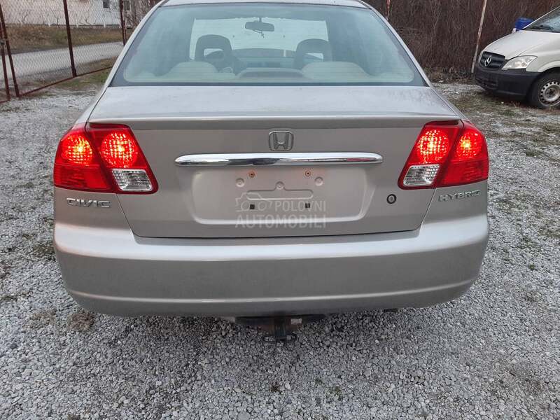 Honda Civic hibrid 2004. god. -  kompletan auto u delovima