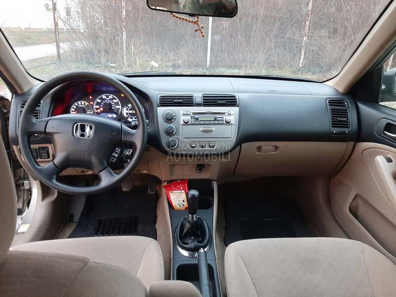 Honda Civic hibrid 2004. god. -  kompletan auto u delovima