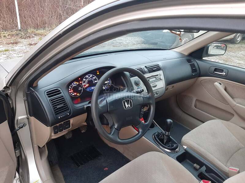 Honda Civic hibrid 2004. god. -  kompletan auto u delovima