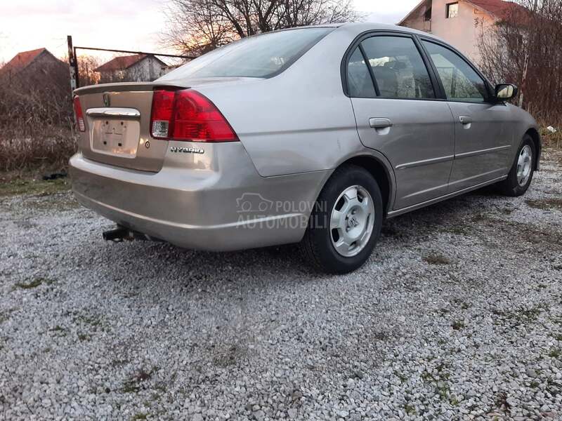 Honda Civic hibrid 2004. god. -  kompletan auto u delovima