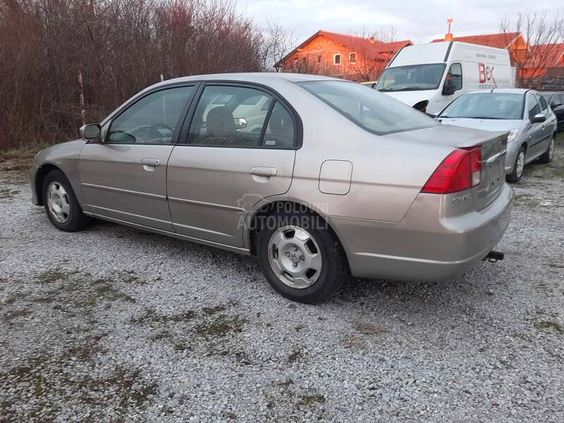 Honda Civic hibrid 2004. god. -  kompletan auto u delovima