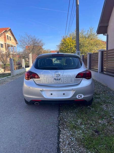 Opel Astra J 