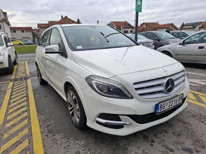 Mercedes Benz B 200 