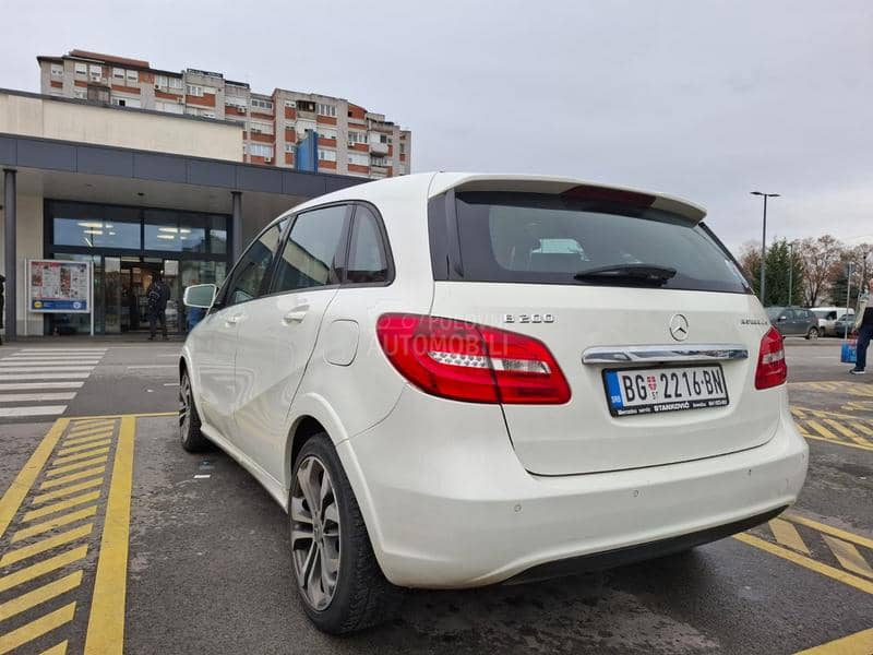 Mercedes Benz B 200 