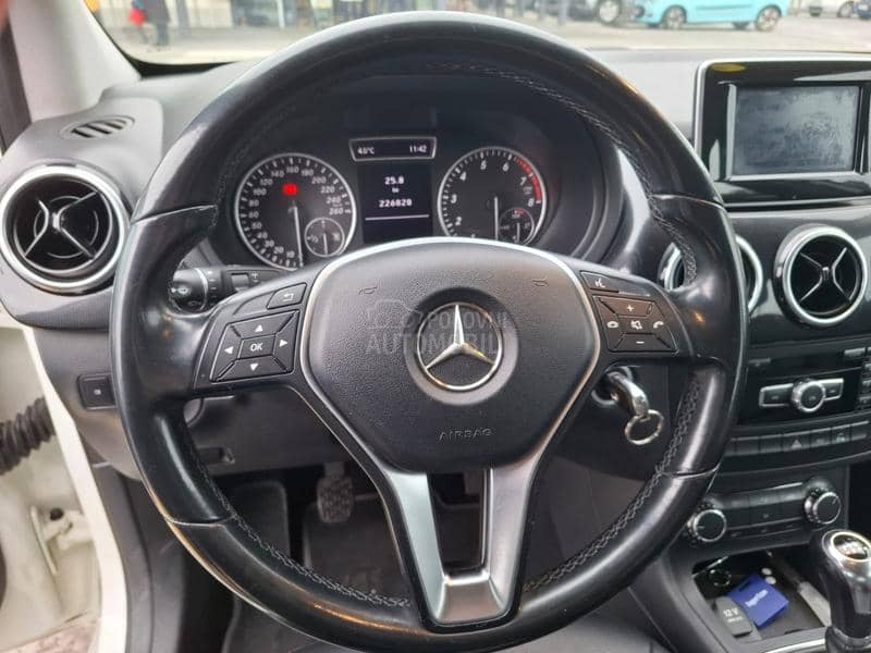 Mercedes Benz B 200 