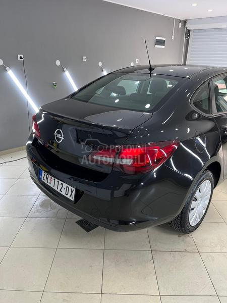 Opel Astra J 