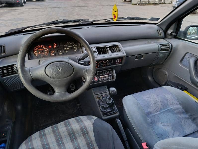 Renault Clio 1.2 8v