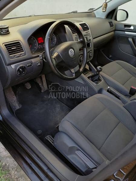 Volkswagen Golf 5 1.6 8v