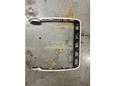 Centralna konzola za Porsche Cayenne za 2005. god.