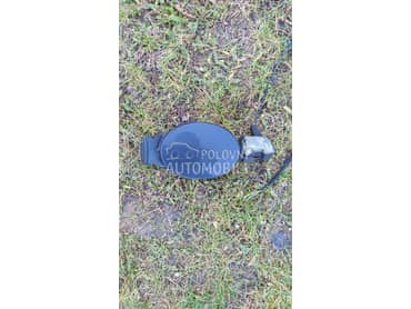 Poklopac rezervoara za Citroen C6 od 2005. do 2013. god.