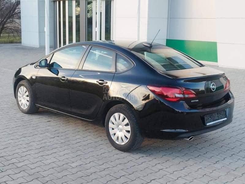 Opel Astra J 1.4 TNG Elective