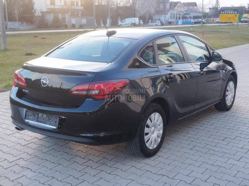 Opel Astra J 1.4 TNG Elective