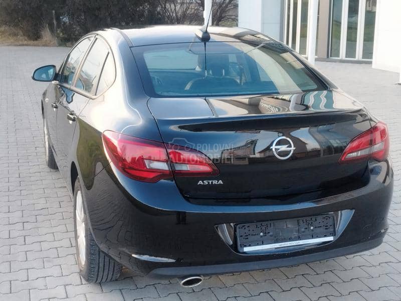 Opel Astra J 1.4 TNG Elective