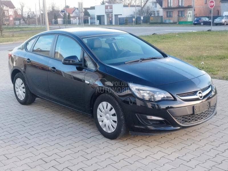 Opel Astra J 1.4 TNG Elective