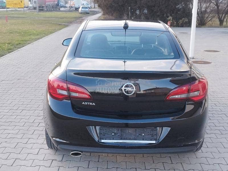 Opel Astra J 1.4 TNG Elective