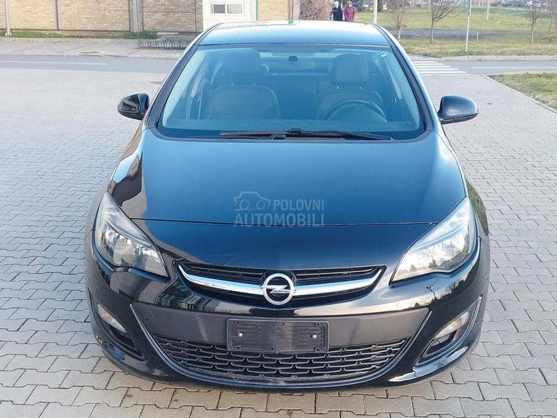 Opel Astra J 1.4 TNG Elective