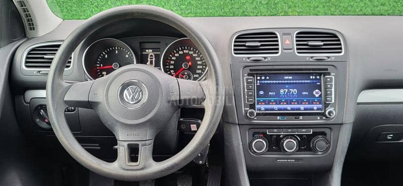 Volkswagen Golf 6 1.6 TDI  N.A.V.I