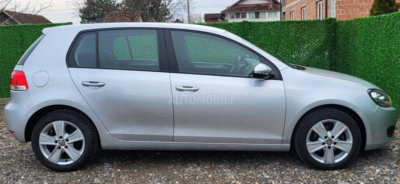 Volkswagen Golf 6 1.6 TDI  N.A.V.I