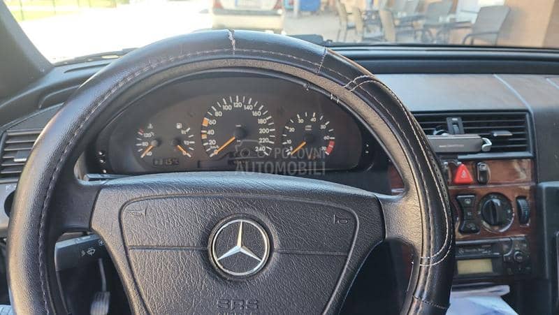 Mercedes Benz C 200 kijhftunbvjjkuhn