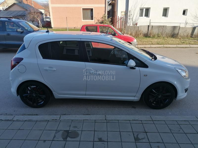 Opel Corsa D 1.4i OPC-LINE CH