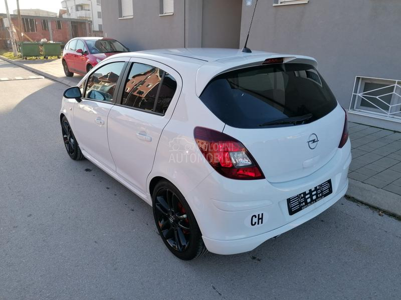 Opel Corsa D 1.4i OPC-LINE CH