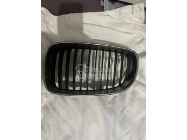 REŠETKA BRANIKA GRIL za BMW 520 od 2004. do 2018. god.