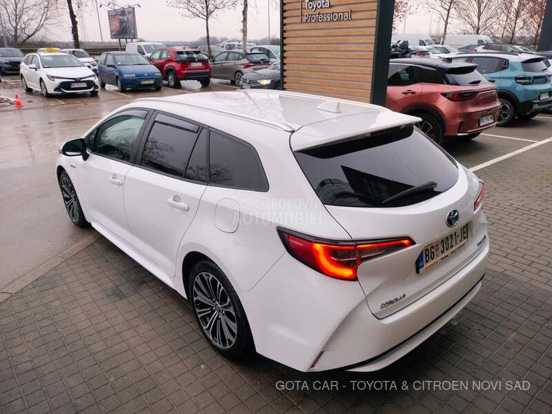 Toyota Corolla 1.8 hev Sol