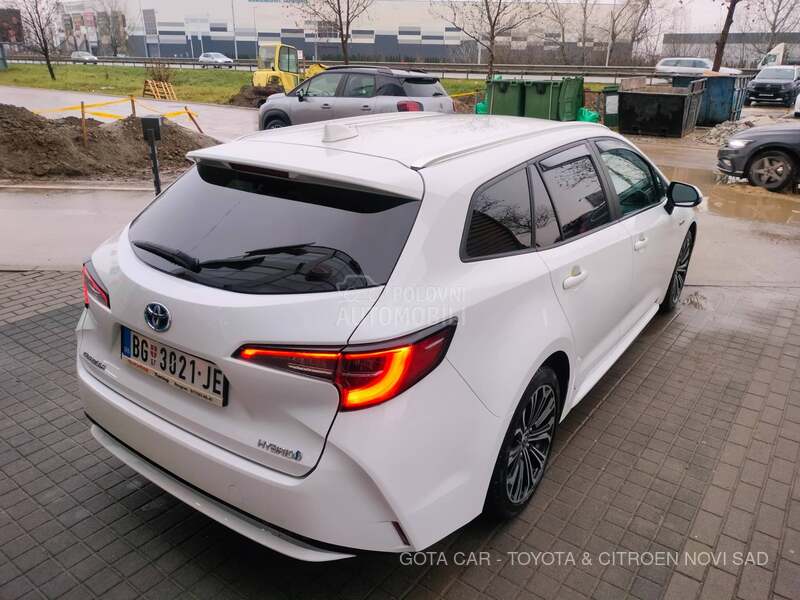 Toyota Corolla 1.8 hev Sol