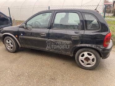 Opel Corsa B delovi 2000. god. -  kompletan auto u delovima