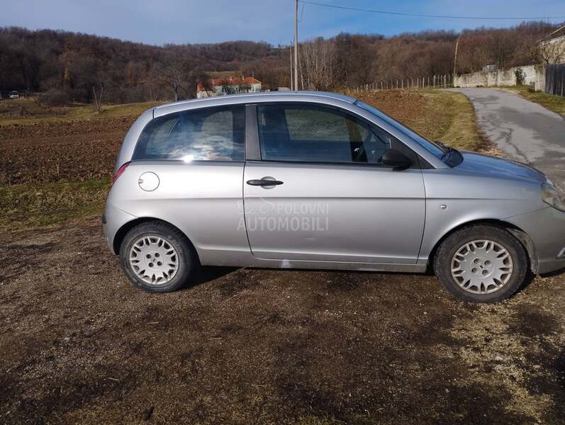 Lancia Ypsilon 1.2 reg has