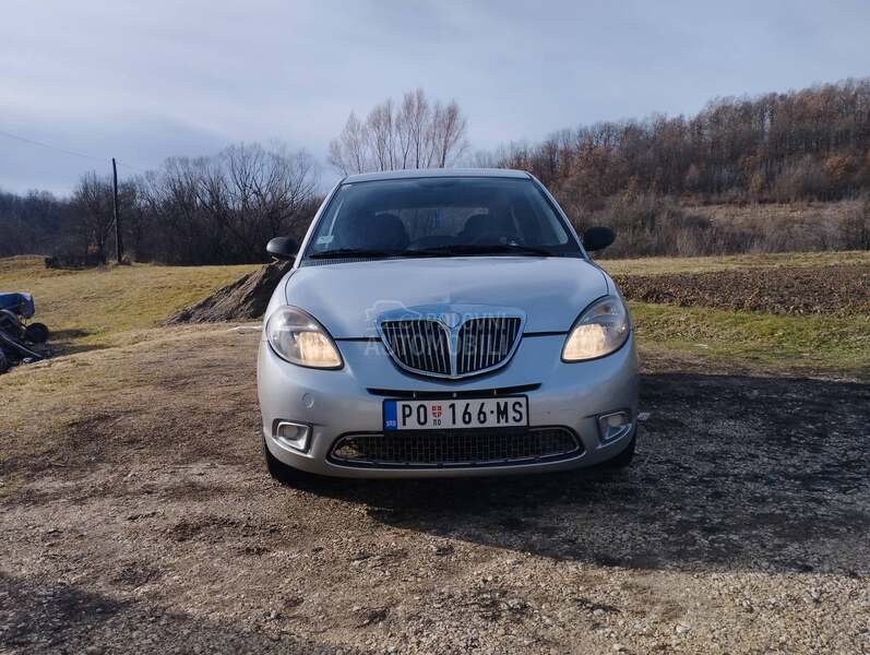 Lancia Ypsilon 1.2 reg has