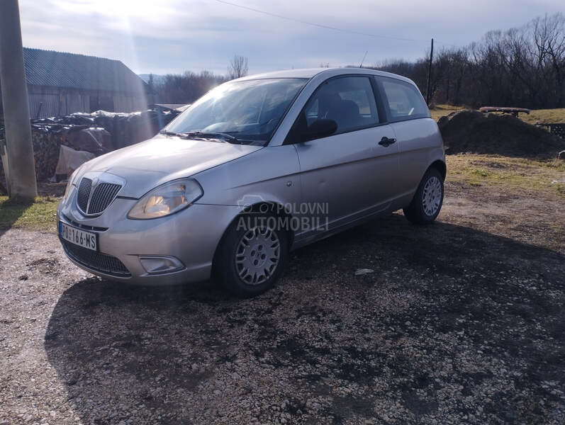 Lancia Ypsilon 1.2 reg has