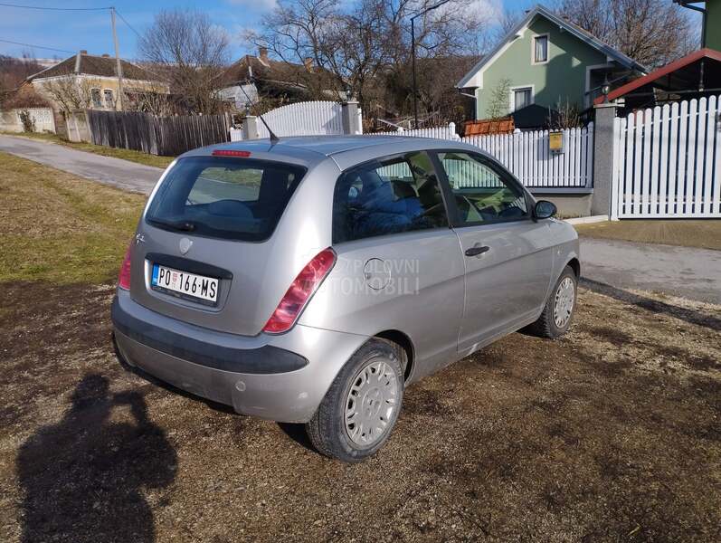 Lancia Ypsilon 1.2 reg has