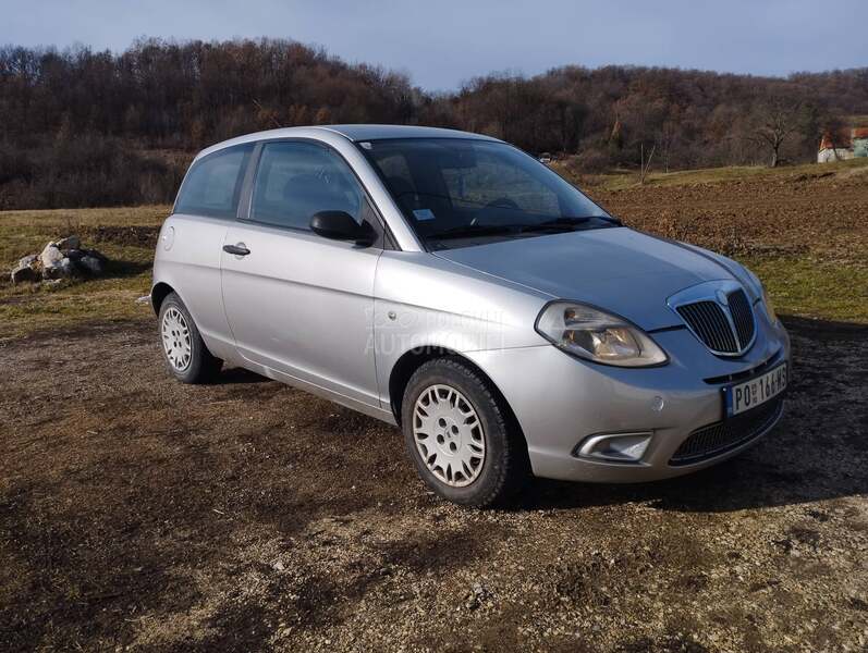 Lancia Ypsilon 1.2 reg has